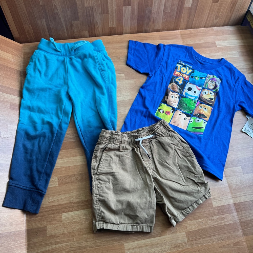 Boys bundle size 4/5 Toy Story, joggers,khaki shorts elastic waist
